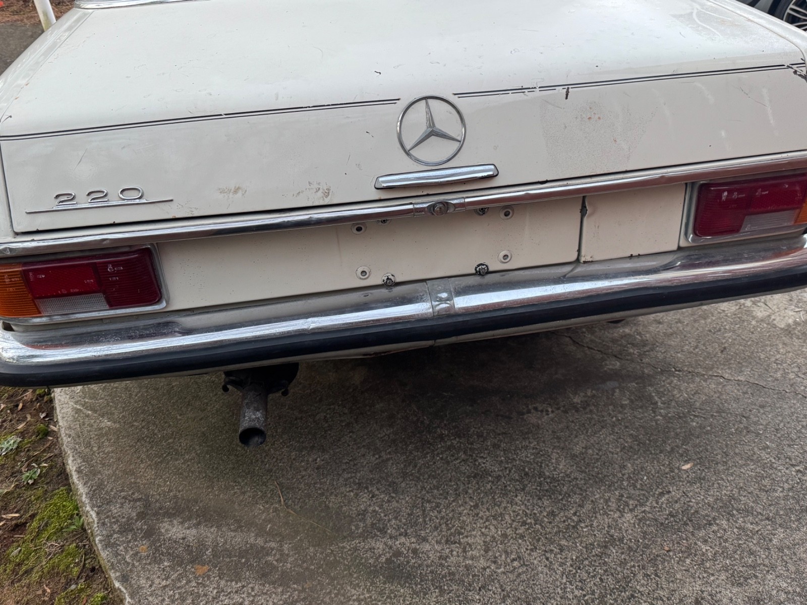 Mercedes-Benz-200-Series-1969-Sedan-16