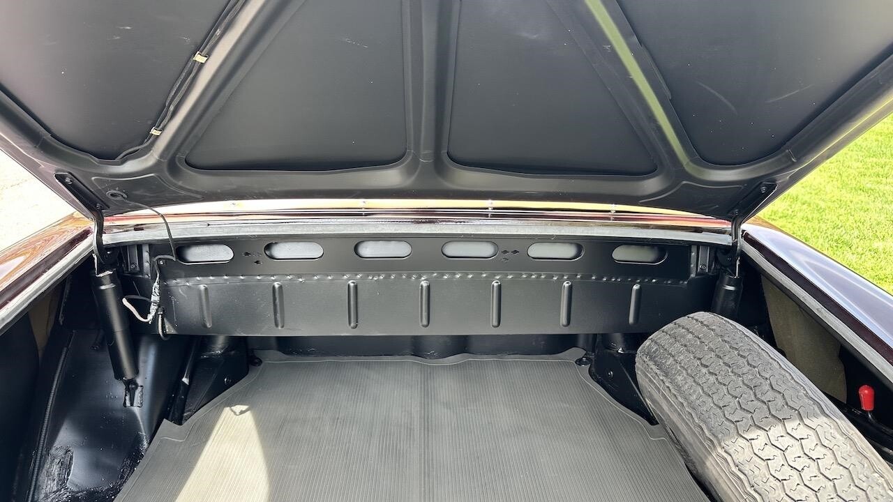 Mercedes-Benz-200-Series-1971-Convertible-1