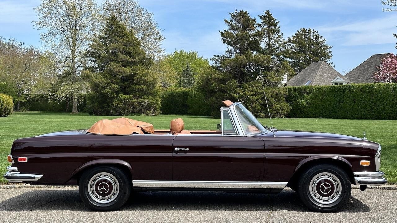 Mercedes-Benz-200-Series-1971-Convertible-13