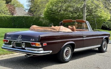 Mercedes-Benz-200-Series-1971-Convertible-17