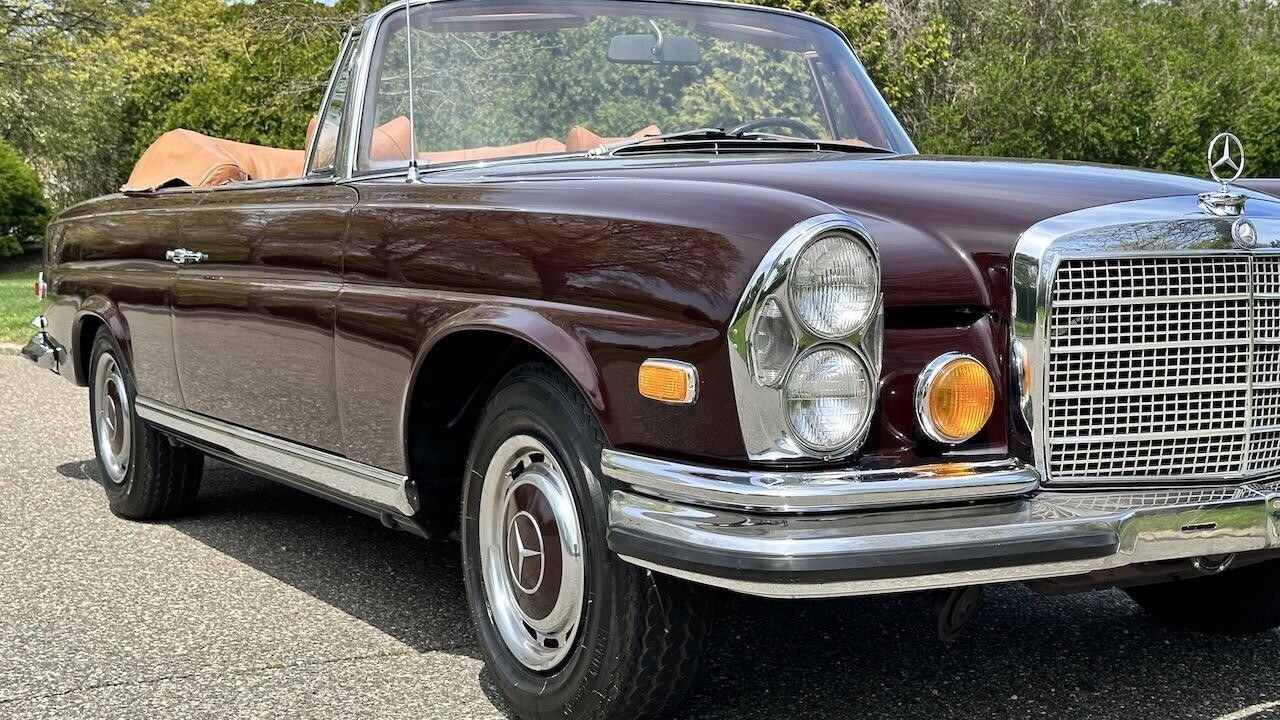 Mercedes-Benz-200-Series-1971-Convertible-26