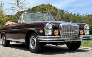 Mercedes-Benz-200-Series-1971-Convertible-27