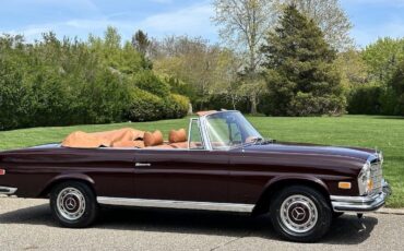 Mercedes-Benz-200-Series-1971-Convertible-33