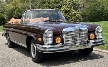 Mercedes-Benz-200-Series-1971-Convertible-7