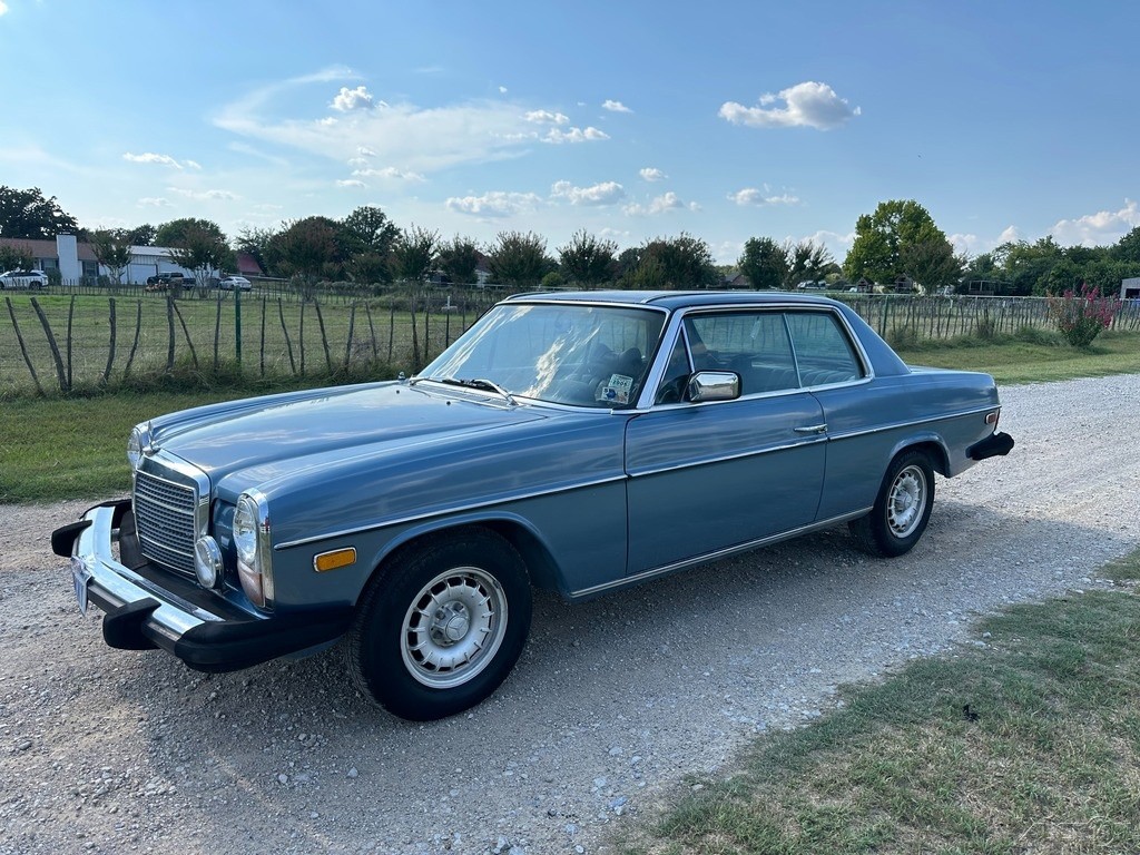 Mercedes-Benz-200-Series-1974-Coupe-1