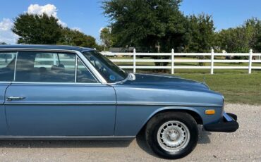 Mercedes-Benz-200-Series-1974-Coupe-10