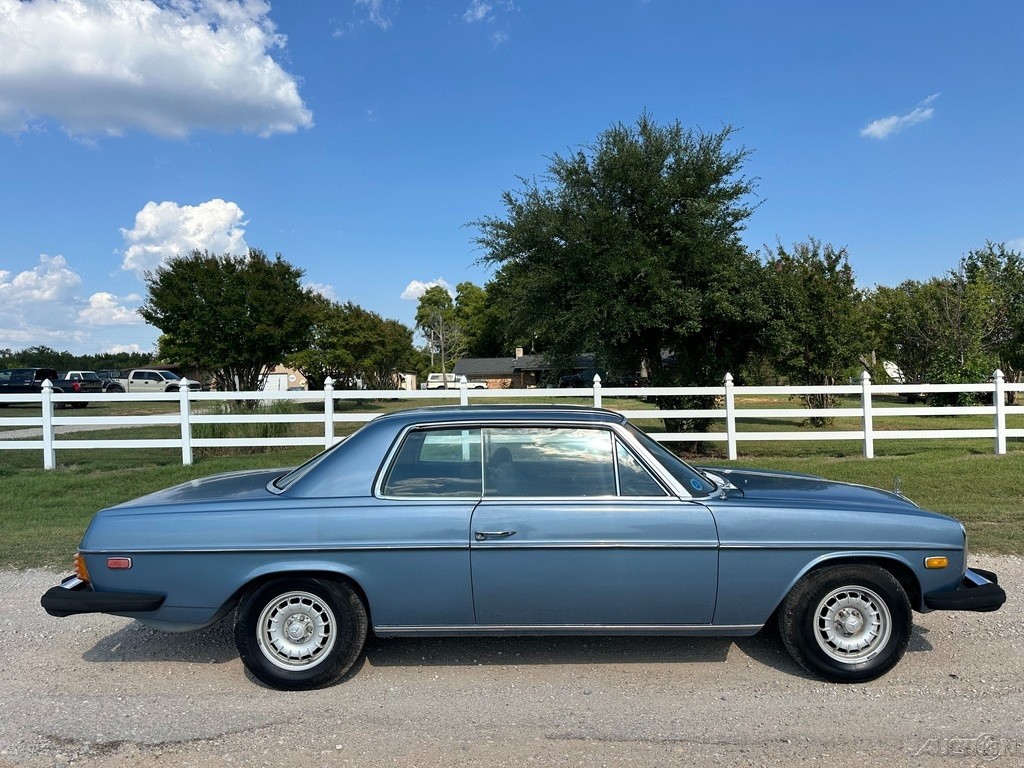 Mercedes-Benz-200-Series-1974-Coupe-4
