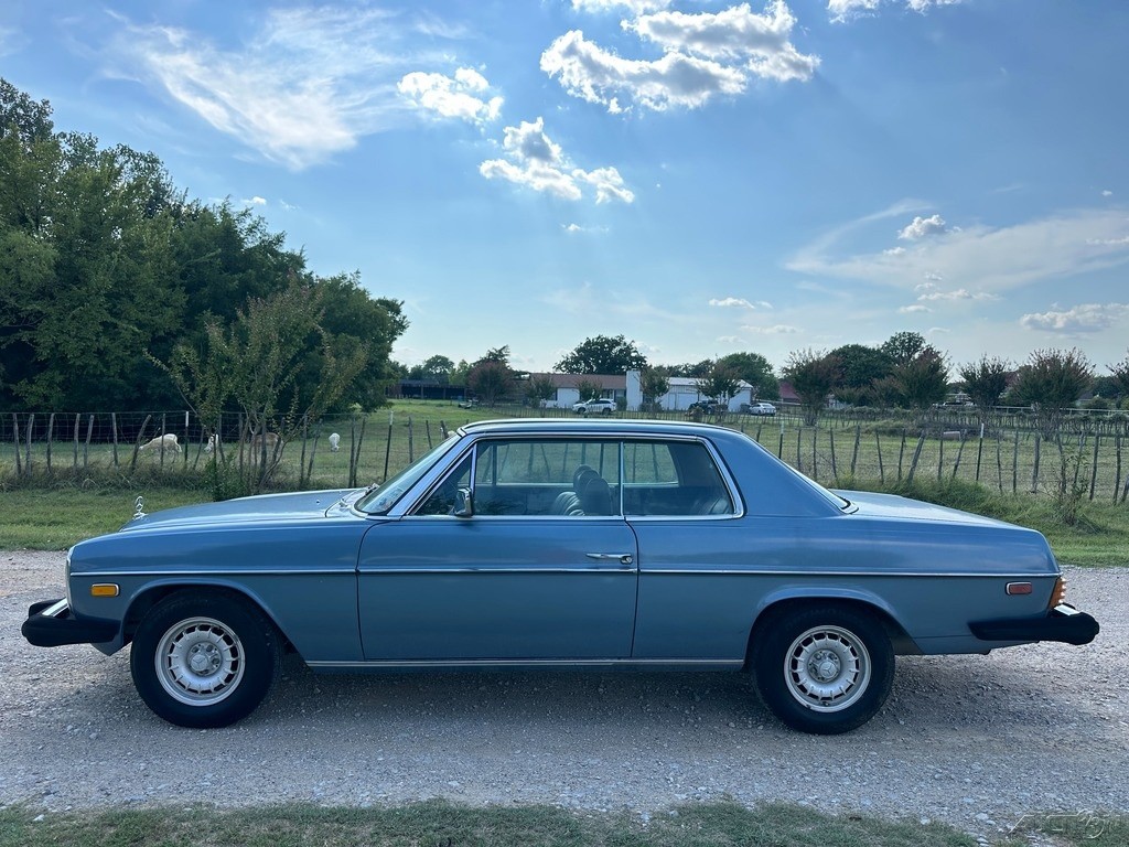 Mercedes-Benz-200-Series-1974-Coupe-5