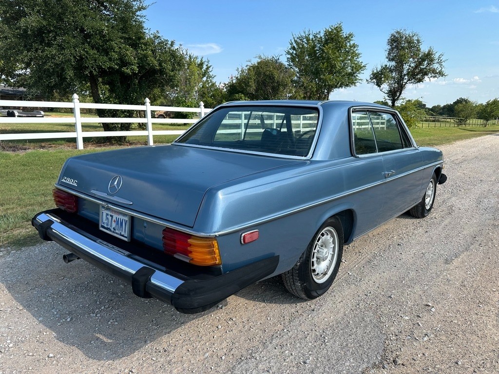 Mercedes-Benz-200-Series-1974-Coupe-9