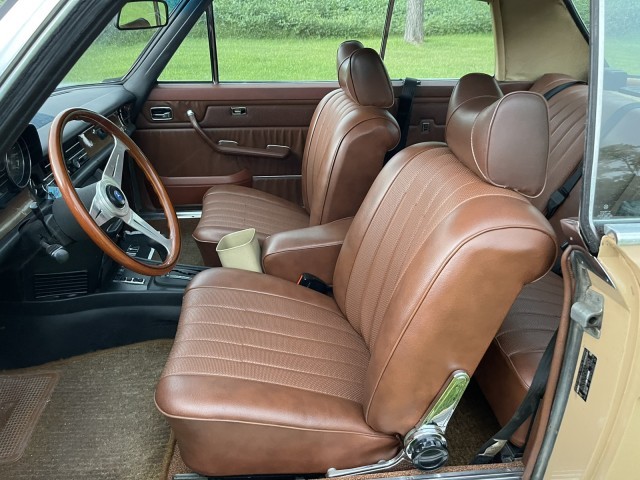 Mercedes-Benz-200-Series-1976-Coupe-18