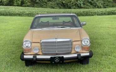 Mercedes-Benz-200-Series-1976-Coupe-4