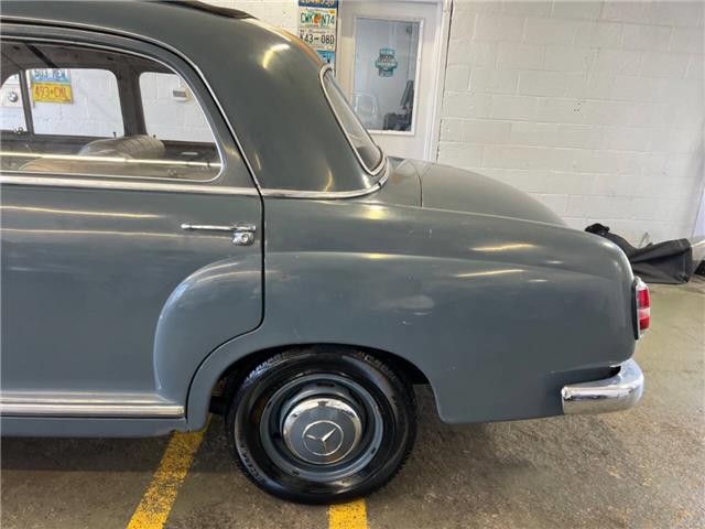 Mercedes-Benz-219-Ponton-1959-10