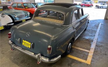 Mercedes-Benz-219-Ponton-1959-12