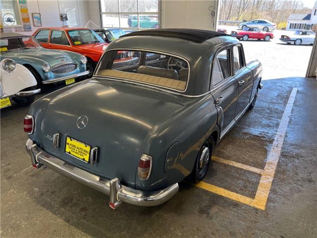 Mercedes-Benz-219-Ponton-1959-12