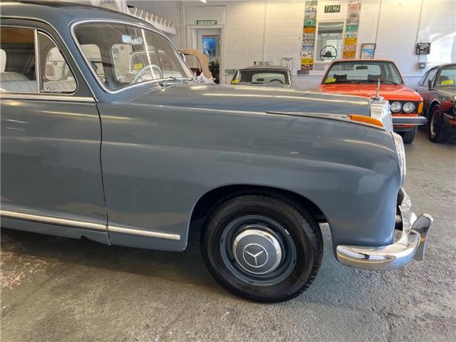 Mercedes-Benz-219-Ponton-1959-13