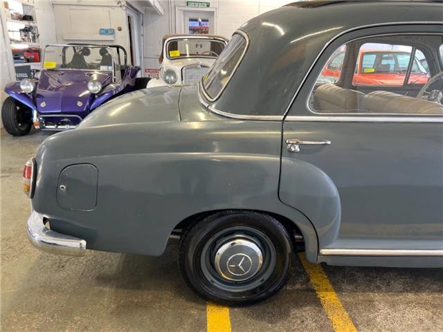 Mercedes-Benz-219-Ponton-1959-14