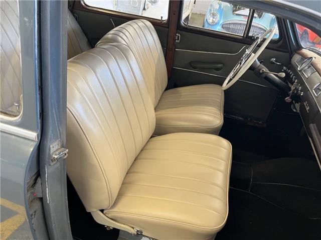 Mercedes-Benz-219-Ponton-1959-27