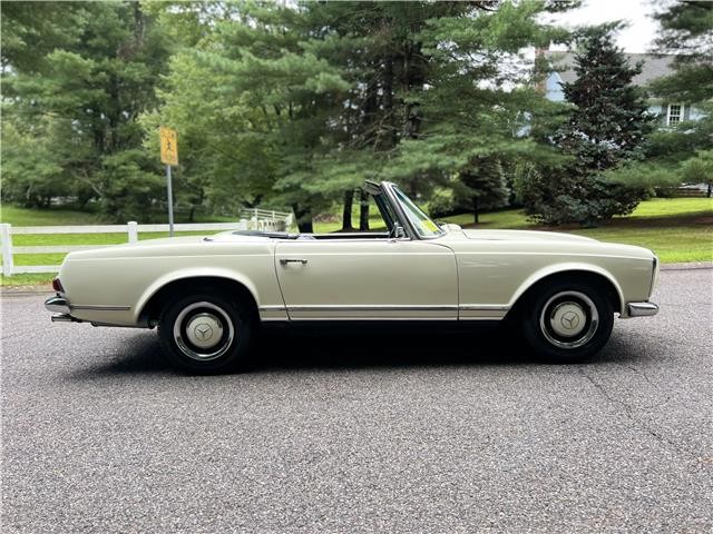 Mercedes-Benz-230SL-Pagoda-1965-10