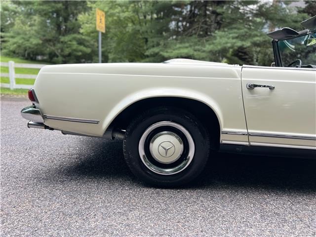 Mercedes-Benz-230SL-Pagoda-1965-12
