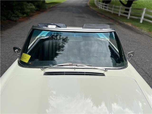 Mercedes-Benz-230SL-Pagoda-1965-14