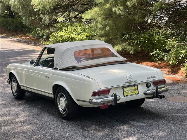 Mercedes-Benz-230SL-Pagoda-1965-21