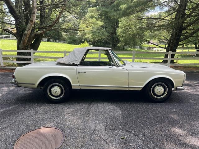 Mercedes-Benz-230SL-Pagoda-1965-23