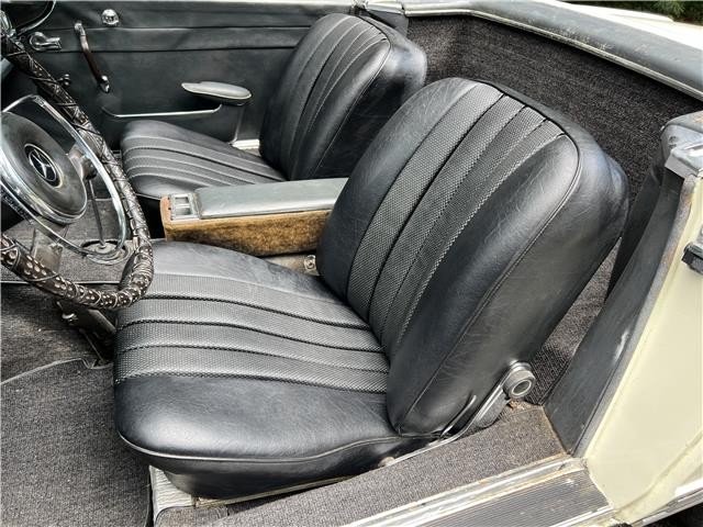Mercedes-Benz-230SL-Pagoda-1965-28