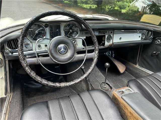Mercedes-Benz-230SL-Pagoda-1965-30