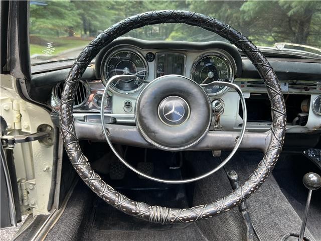 Mercedes-Benz-230SL-Pagoda-1965-32