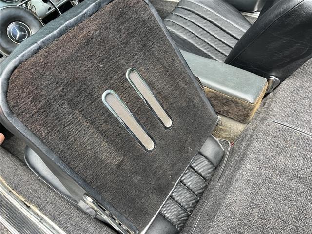 Mercedes-Benz-230SL-Pagoda-1965-33