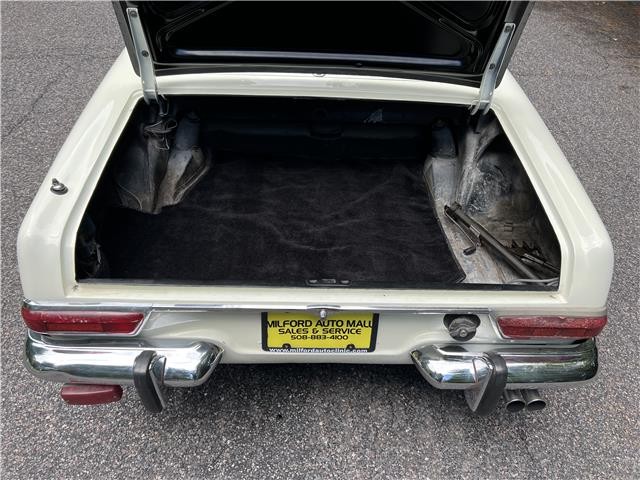 Mercedes-Benz-230SL-Pagoda-1965-35