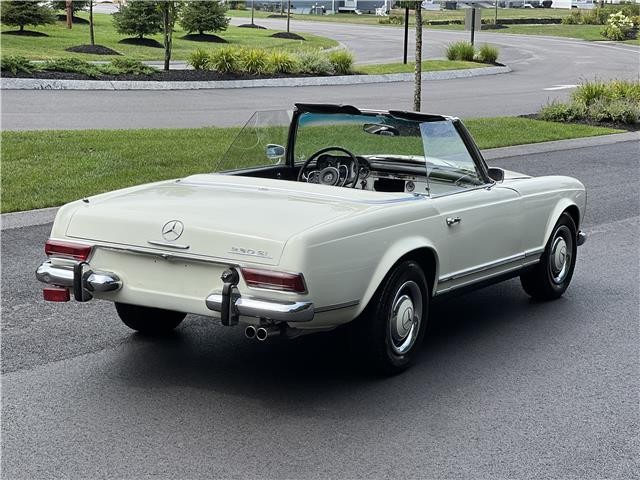 Mercedes-Benz-230SL-Pagoda-1965-7