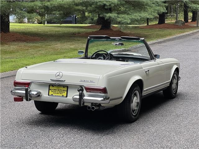 Mercedes-Benz-230SL-Pagoda-1965-9