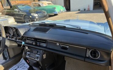 Mercedes-Benz-240D-1976-10