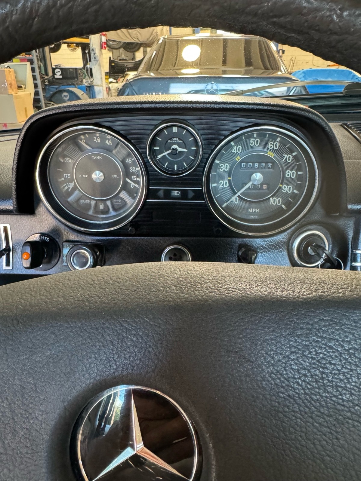 Mercedes-Benz-240D-1976-14