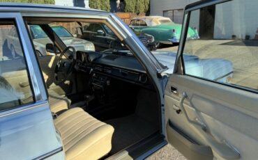 Mercedes-Benz-240D-1976-7