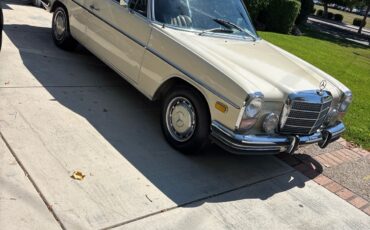 Mercedes-Benz-250-C-Coupe-1972-1