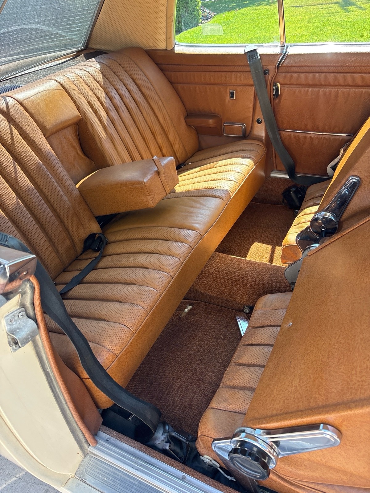 Mercedes-Benz-250-C-Coupe-1972-11