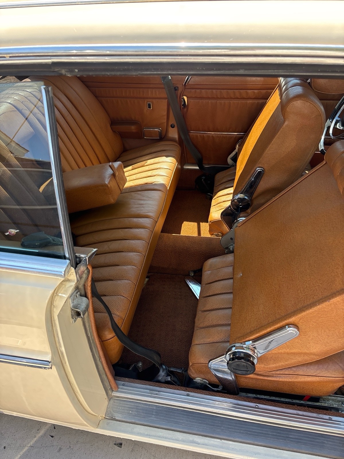 Mercedes-Benz-250-C-Coupe-1972-12