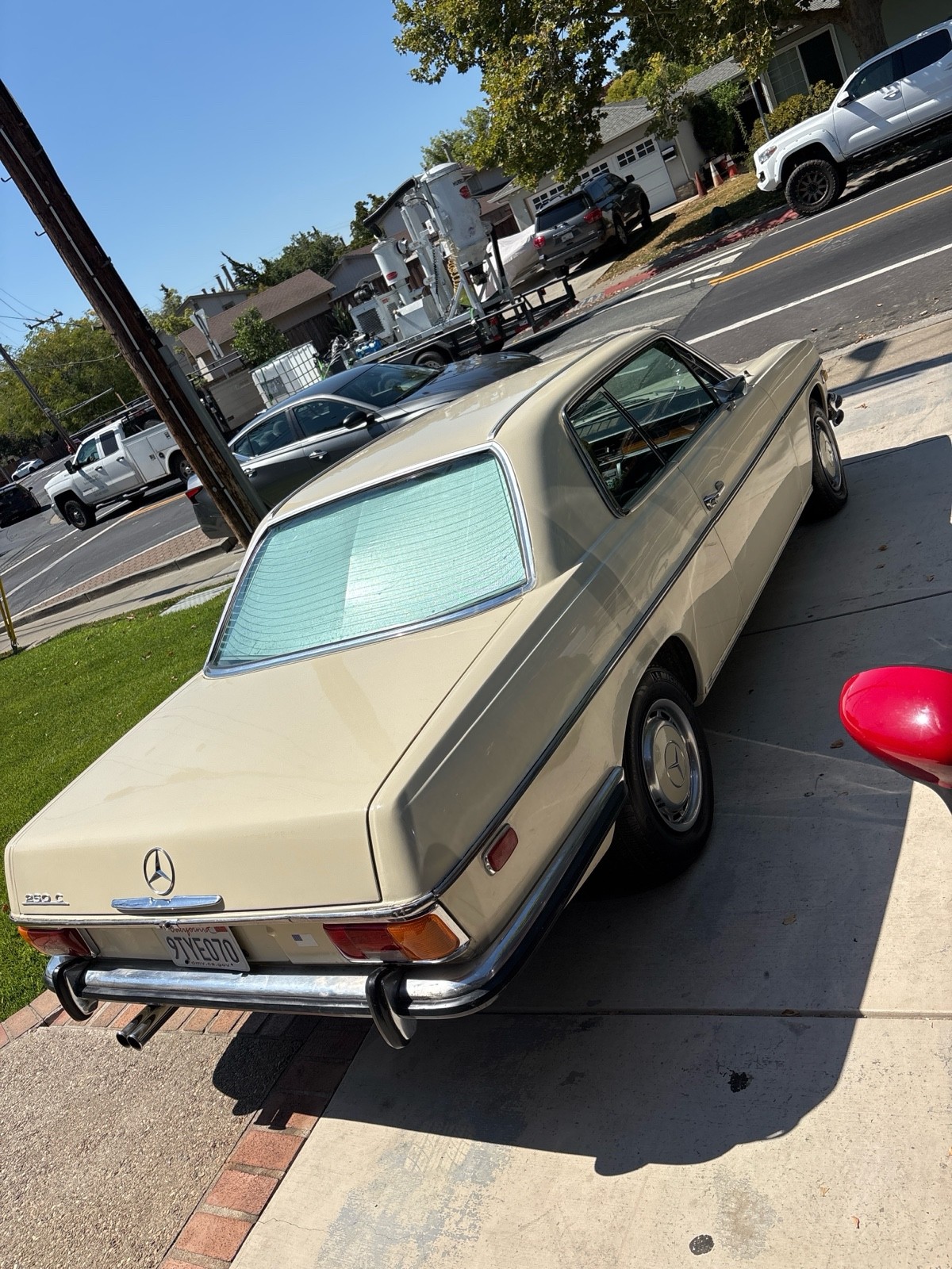 Mercedes-Benz-250-C-Coupe-1972-2