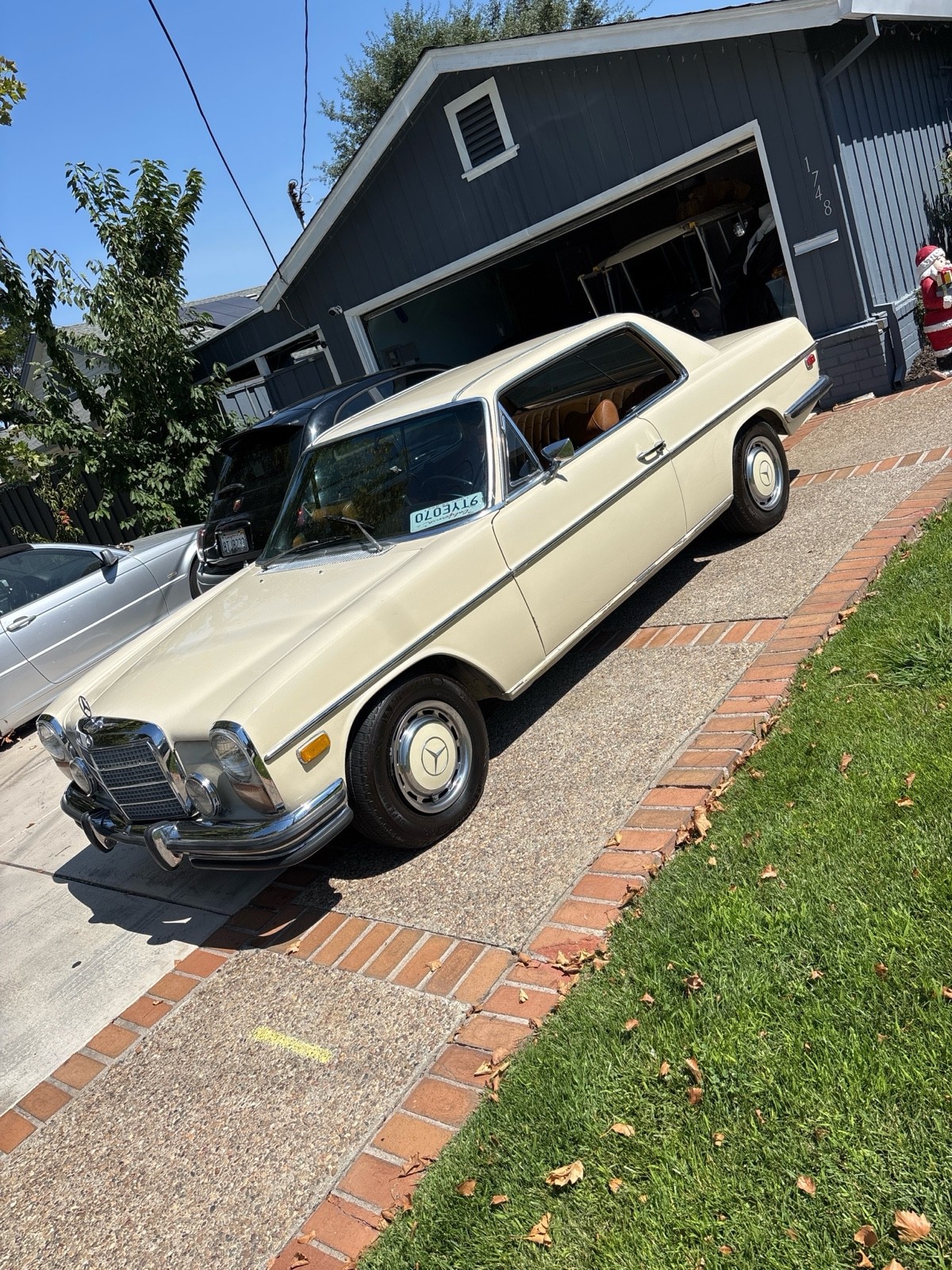 Mercedes-Benz-250-C-Coupe-1972-5