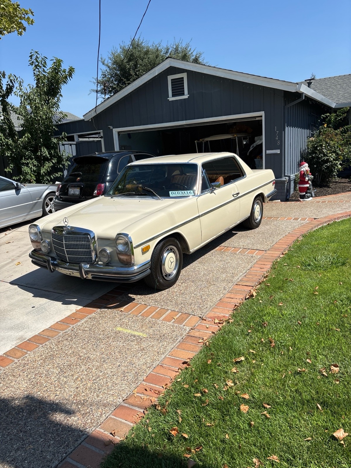 Mercedes-Benz-250-C-Coupe-1972-6