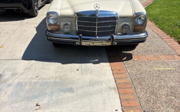 Mercedes-Benz-250-C-Coupe-1972-7