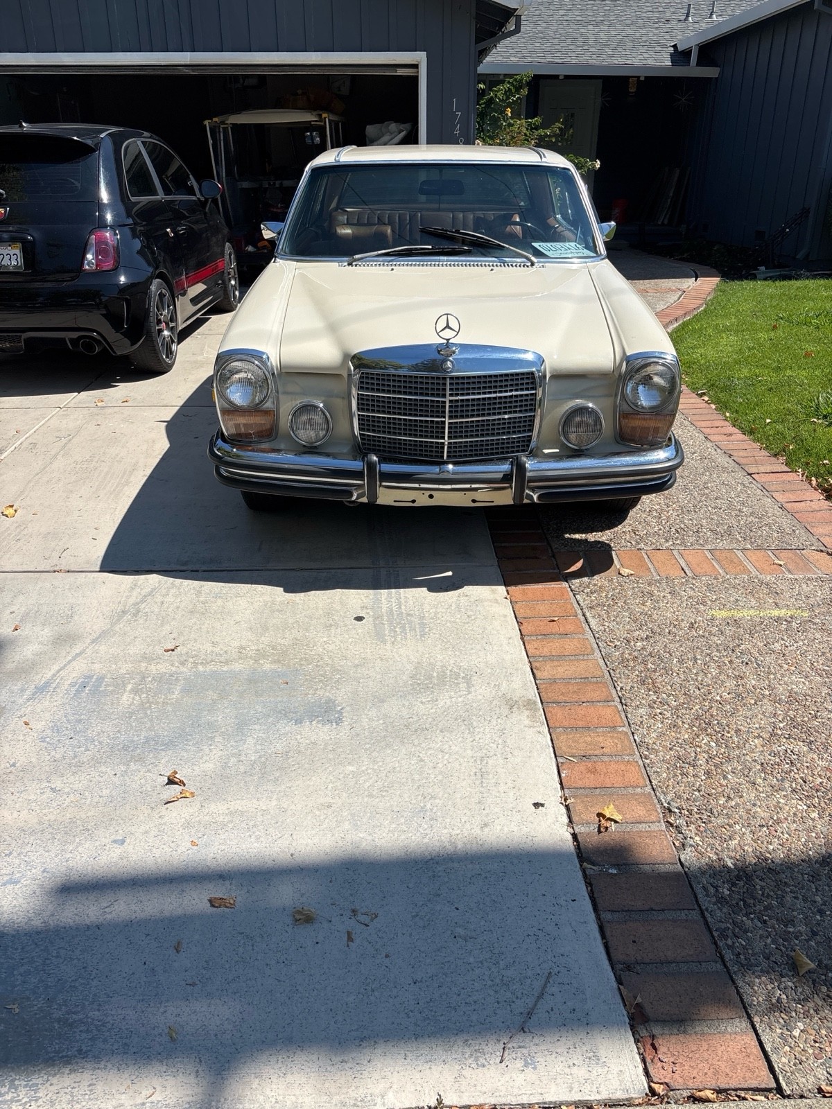 Mercedes-Benz-250-C-Coupe-1972-7