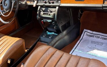 Mercedes-Benz-250-C-Coupe-1972-9