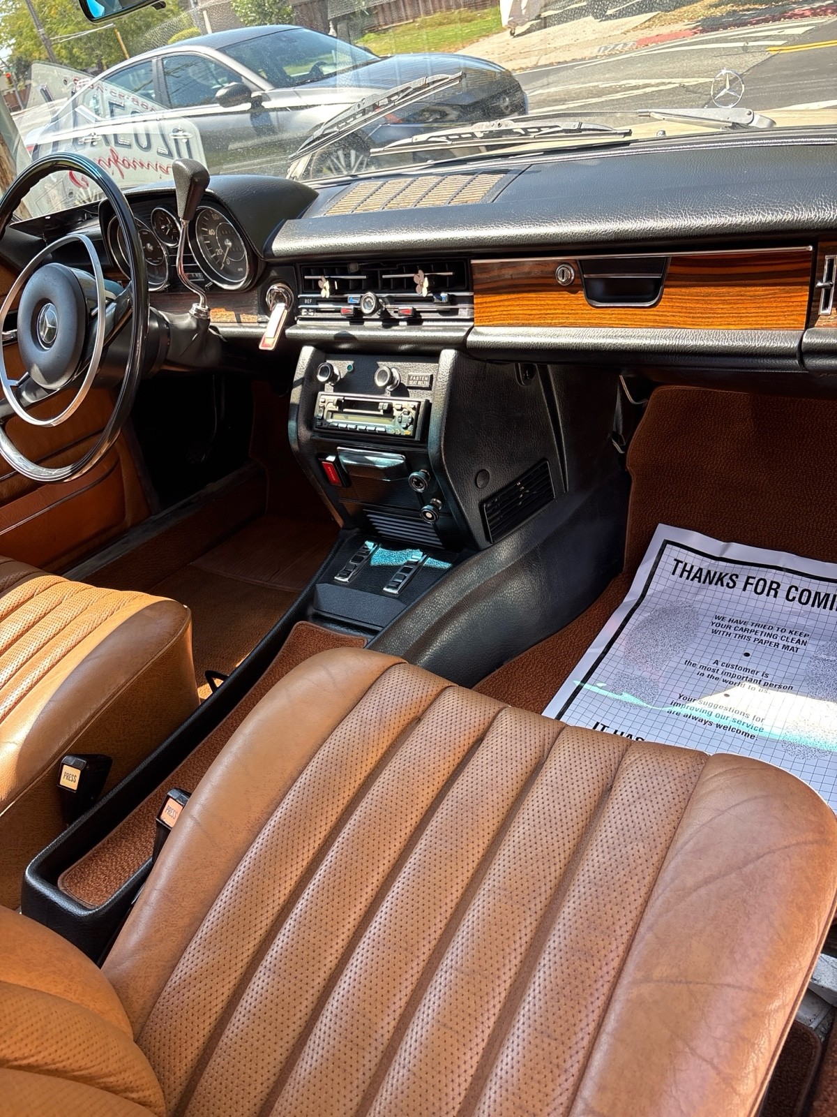 Mercedes-Benz-250-C-Coupe-1972-9