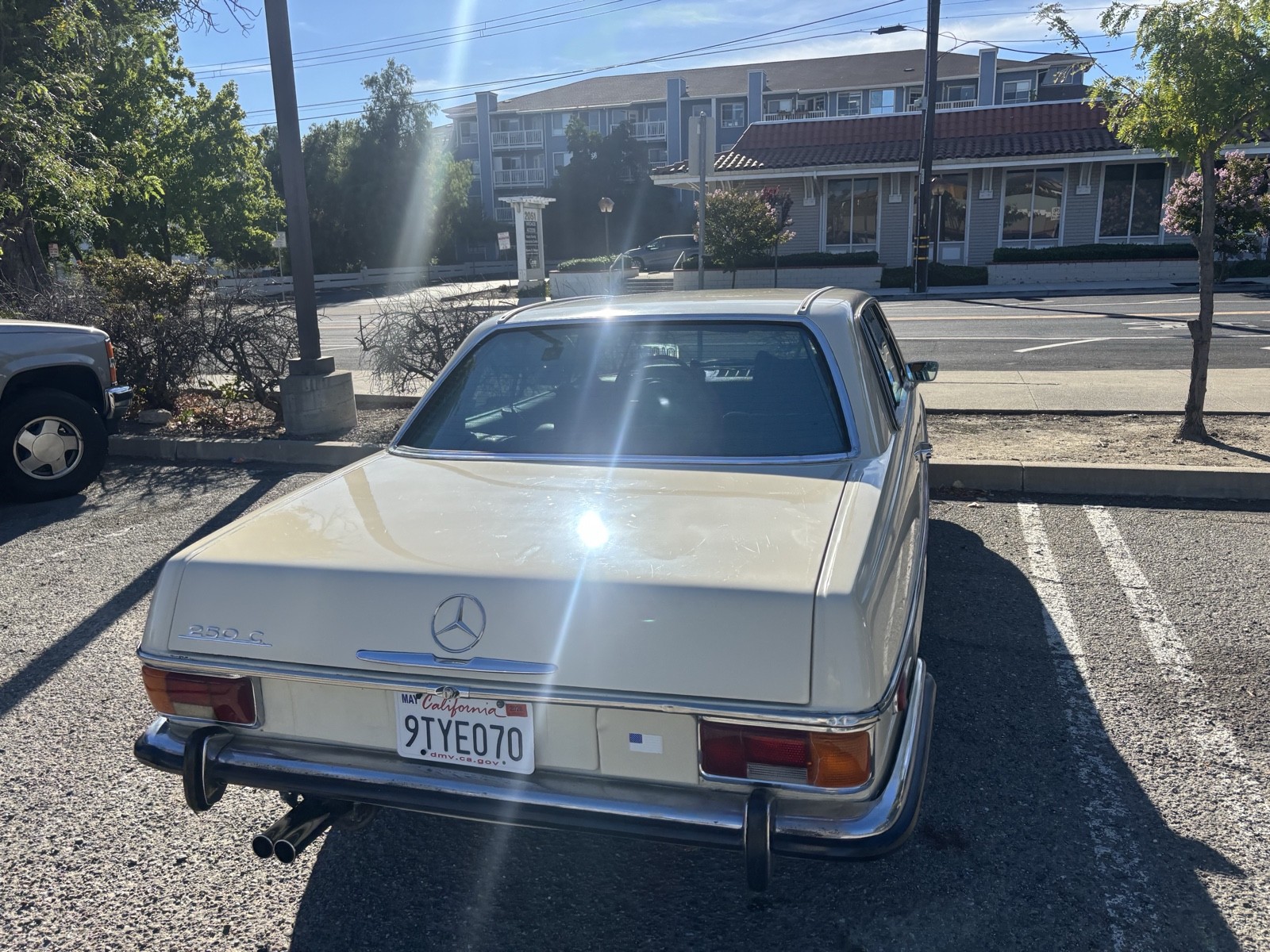 Mercedes-Benz-250-C-Coupe-1972-Coupe-10