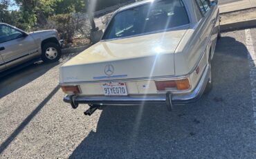 Mercedes-Benz-250-C-Coupe-1972-Coupe-11