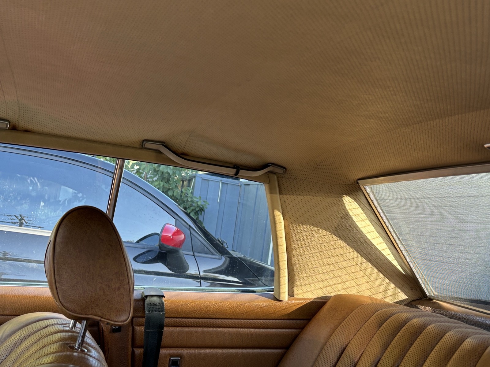 Mercedes-Benz-250-C-Coupe-1972-Coupe-13