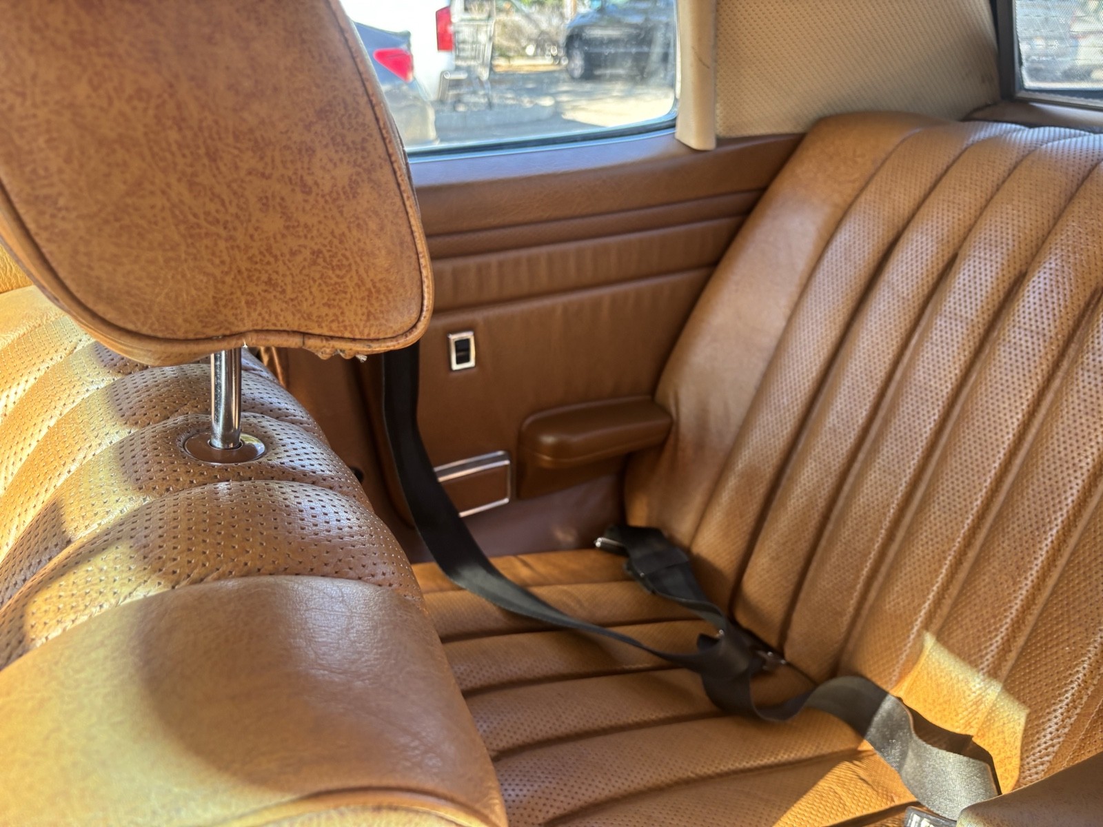 Mercedes-Benz-250-C-Coupe-1972-Coupe-21